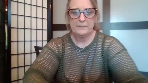 Snapshot of sunflower556 chatting on May 15, 6:48 pm Sunflower online show from May 15, 6:48 pm