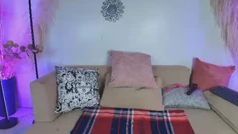 Aillyn Perez online show from July 27, 3:30 pm