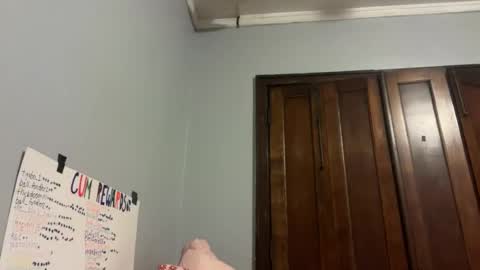 Snapshot of sunneeshellee chatting on June 17, 7:33 am sunneeshellee online show from June 17, 7:33 am