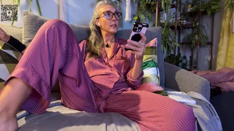 Hi Im Sunnie - Next show Friday August 1 online show from September 24, 4:16 am