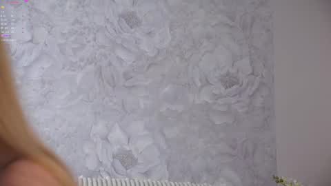 Lily online show from May 10, 2:33 pm