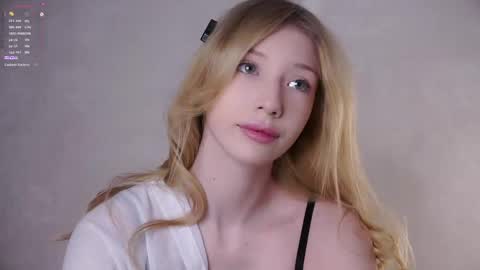 Lily online show from May 20, 2:45 pm
