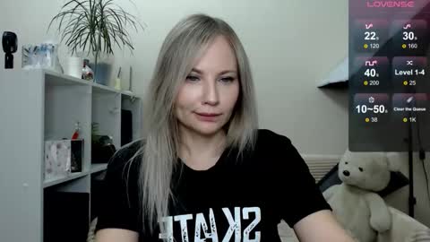 Snapshot of sunny_bunny6 chatting on November 30, 3:54 am Naomi online show from November 30, 3:54 am