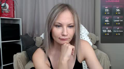 Snapshot of sunny_bunny6 chatting on January 12, 4:39 am Naomi online show from January 12, 4:39 am