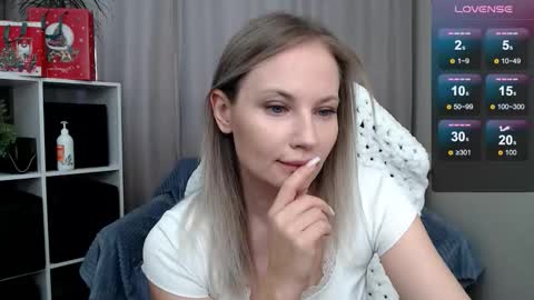 Snapshot of sunny_bunny6 chatting on January 19, 5:55 am Naomi online show from January 19, 5:55 am