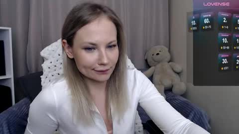 Snapshot of sunny_bunny6 chatting on February 8, 7:06 pm Naomi online show from February 8, 7:06 pm