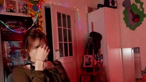 Snapshot of sunny_mouse chatting on March 13, 6:25 pm Sunny online show from March 13, 6:25 pm