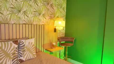 Snapshot of sunny_river chatting on March 19, 1:15 pm Sunny River online show from March 19, 1:15 pm