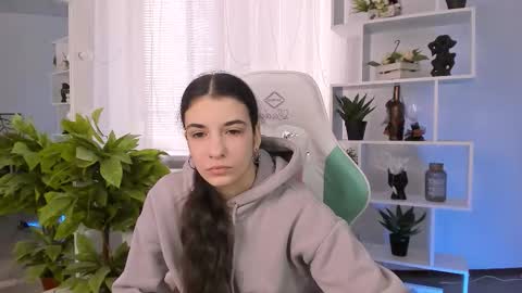 Snapshot of sunny_side_bloom chatting on February 22, 8:13 am Sophia online show from February 22, 8:13 am