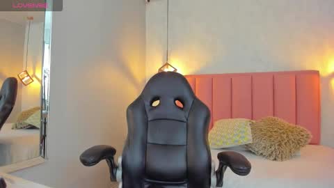  S U N N Y online show from February 21, 11:22 am