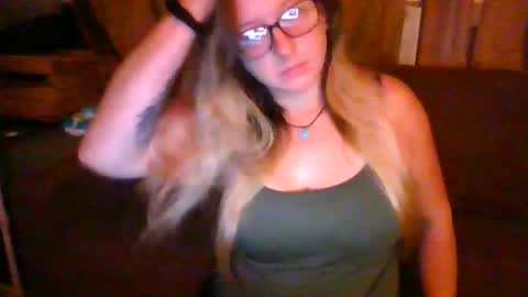 Snapshot of sunnylicks4fun chatting on September 21, 2:13 am sunnylicks4fun online show from September 21, 2:13 am