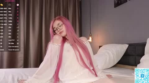 Snapshot of sunnysmilexo chatting on June 5, 9:31 pm Lilith online show from June 5, 9:31 pm
