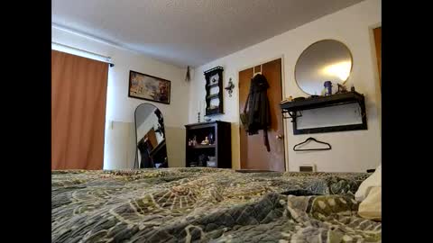 suns0ut_buns0ut online show from March 6, 9:00 pm