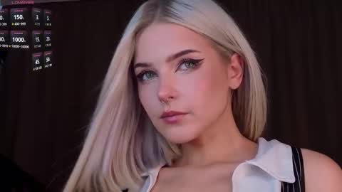 Snapshot of sunshinegirlx chatting on September 19, 7:21 am Alice online show from September 19, 7:21 am