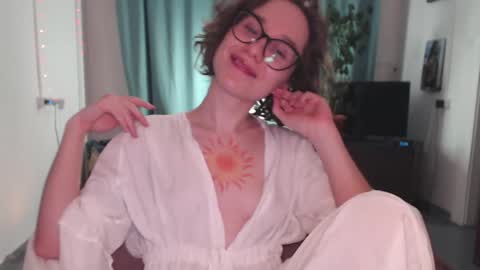 Snapshot of sunshinehella chatting on April 18, 10:54 pm Hella online show from April 18, 10:54 pm