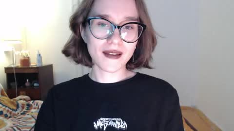 Snapshot of sunshinehella chatting on May 14, 12:45 pm Hella online show from May 14, 12:45 pm