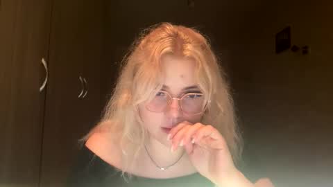 sunshinyflash online show from November 9, 6:28 pm