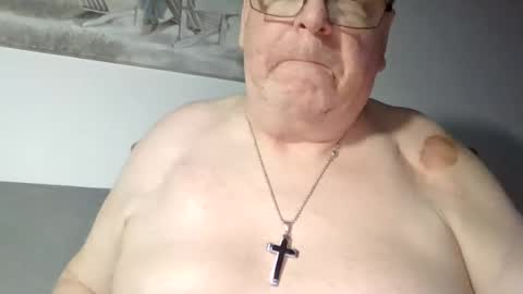 Snapshot of sunspotbaby chatting on July 5, 2:18 am Sunspotbaby online show from July 5, 2:18 am