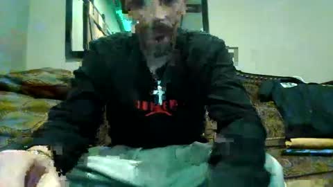 Snapshot of superd512 chatting on December 5, 11:29 pm Guero Cash online show from December 5, 11:29 pm