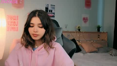 Sara online show from May 9, 1:27 pm