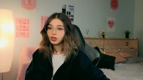 Sara online show from May 11, 4:04 pm