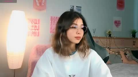 Sara online show from May 18, 1:06 pm