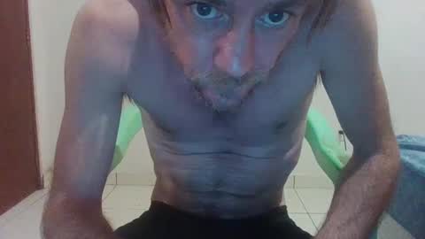Snapshot of surfsup34 chatting on December 16, 1:53 am surfsup34 online show from December 16, 1:53 am