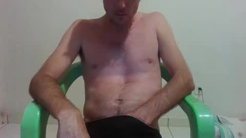 Snapshot of surfsup34 chatting on January 21, 12:25 am surfsup34 online show from January 21, 12:25 am
