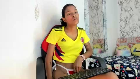 Snapshot of surifoster chatting on June 11, 6:39 pm suri online show from June 11, 6:39 pm