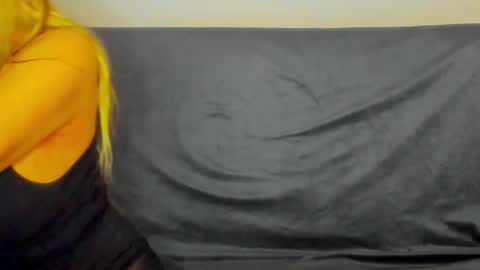 Snapshot of surikiss chatting on October 19, 1:17 am surikiss online show from October 19, 1:17 am