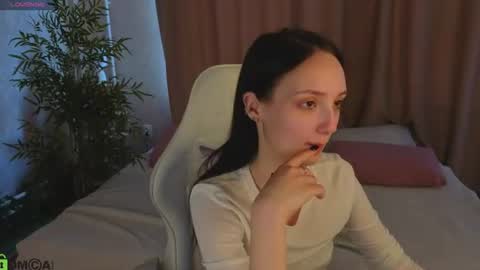 Annie online show from July 3, 1:34 am
