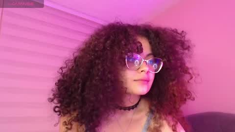 Snapshot of susan_bluee chatting on December 4, 4:27 pm Susan online show from December 4, 4:27 pm