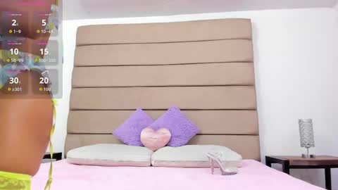 Snapshot of susan_elliot chatting on September 19, 9:37 pm Susan online show from September 19, 9:37 pm