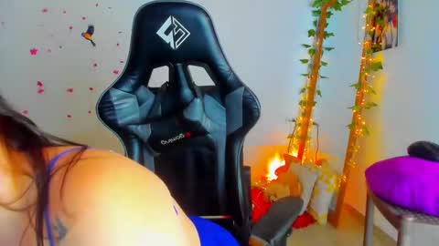 Dani online show from November 15, 7:10 pm