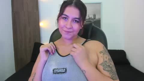 Snapshot of susana_garciia1 chatting on April 18, 3:10 am Susana online show from April 18, 3:10 am