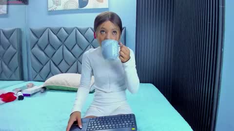 Snapshot of susana_sanchezz chatting on March 3, 12:44 pm susana_sanchezz online show from March 3, 12:44 pm