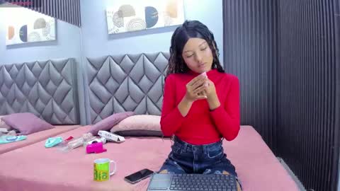 Snapshot of susana_sanchezz chatting on March 18, 11:57 am susana_sanchezz online show from March 18, 11:57 am