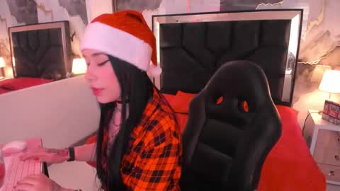 susanvilla online show from December 20, 8:27 pm