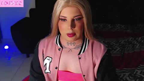 Snapshot of susej_exotic69 chatting on December 3, 7:27 am ale online show from December 3, 7:27 am