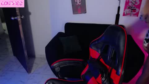 Snapshot of susej_exotic69 chatting on January 12, 10:59 pm ale online show from January 12, 10:59 pm