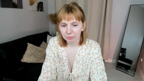 Snapshot of susie_miu chatting on March 6, 6:43 am SUSIE 3 online show from March 6, 6:43 am