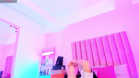 Snapshot of sussan_nicolle1 chatting on February 6, 3:20 pm Sussan Nicole online show from February 6, 3:20 pm