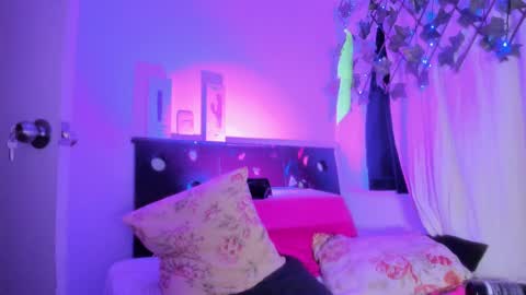 Snapshot of sussanmiller_ chatting on February 26, 3:52 pm sussanmiller_ online show from February 26, 3:52 pm