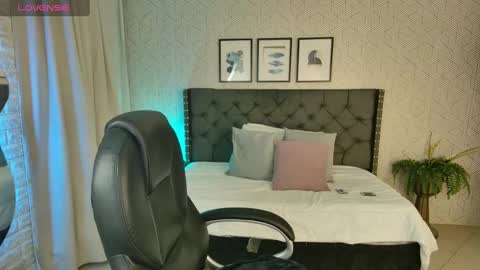 Snapshot of sussy__stone chatting on December 8, 12:41 pm online show from December 8, 12:41 pm