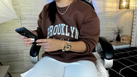 Snapshot of sussy__stone chatting on March 28, 12:05 pm online show from March 28, 12:05 pm