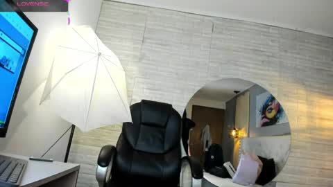 Snapshot of sussy__stone chatting on March 31, 11:43 am online show from March 31, 11:43 am