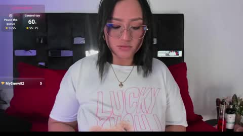 Snapshot of sussysunny_ chatting on April 7, 4:13 am Sussy Sunny online show from April 7, 4:13 am