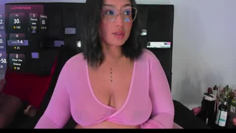 Snapshot of sussysunny_ chatting on April 13, 4:18 am Sussy Sunny online show from April 13, 4:18 am