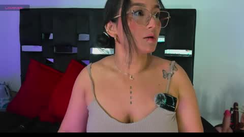 Snapshot of sussysunny_ chatting on April 21, 5:03 am Sussy Sunny online show from April 21, 5:03 am
