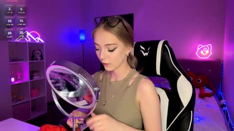 Jessica online show from March 25, 1:28 pm